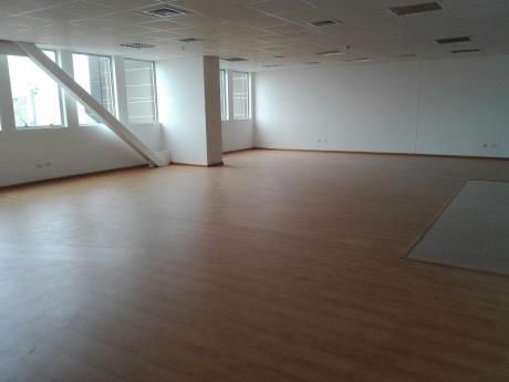 Oficina En Edificio Exclusivo Empresarial, 128 M2. Acondicionada. 1 Estacionam.
