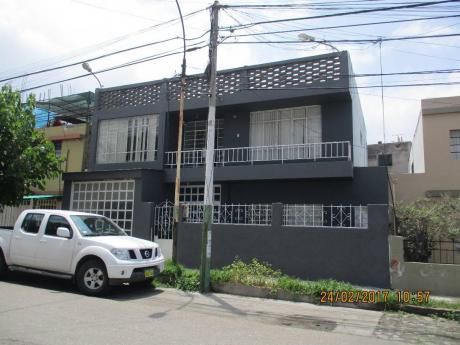 Se Vende Casa 2 Pisos área 294 M2 Ac/ 200 M2 - Umacollo