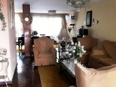 Casa De 3 Plantas Ubicada En La Urb Salamanca Monterrico