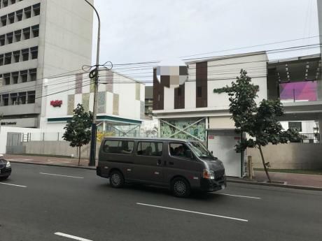 Alquilo Local Comercial Muy Bien Ubicado En San Isidro.