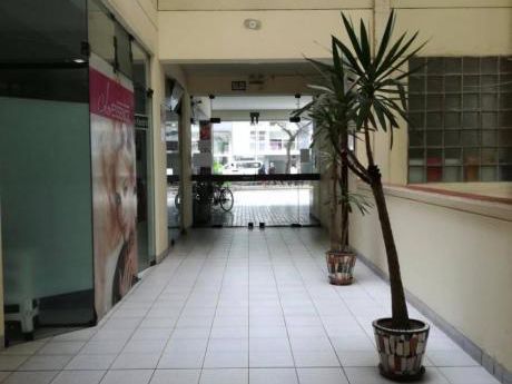 Amplia Oficina Ubicada En Plena Av Pardo A Cuadras Del Ovalo De Miraflores