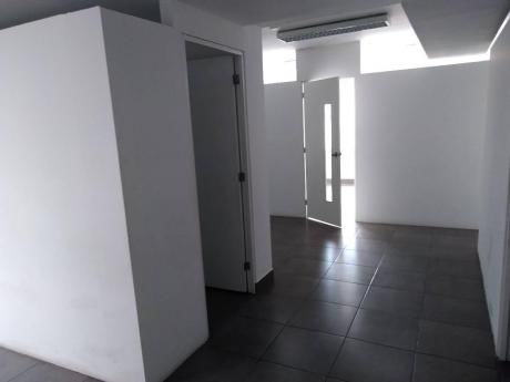 Se Alquila Oficina En San Isidro - Negociable