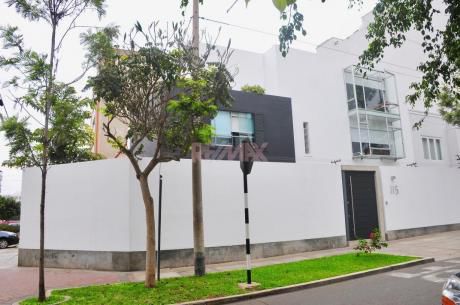 Venta De Casa Recientemente Remodelada En Miraflores (id 62600)