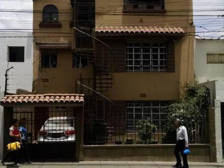 Ahas Inmobiliaria Vende Casa Como Terreno De 211.30 M2 En Av J. A. Quiñones