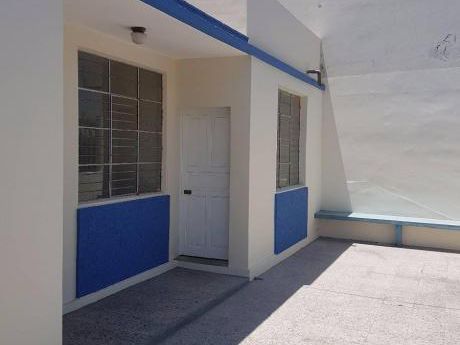 Ahas Inmobiliaria Alquila Céntrica Casa De 300 M2 Ideal Para Empresa U Oficinas