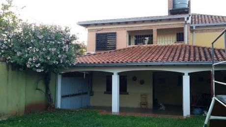 Alquilo Casa En Esquina En Barrio Nazareth Sobre Asfalto