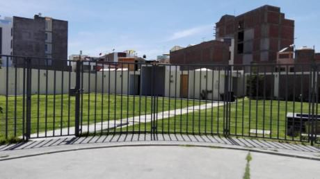 Alquilo Local Comercial 850 M2 Ubicado Estrategicamente En La Av Parra