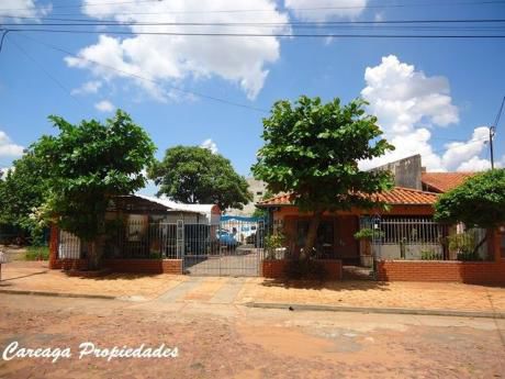 Casa De 3 Dormitorios Ubicada En Una Esquina Zona Fabrica De Coca Cola