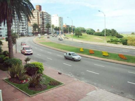 Departamento En Puerto Buceo