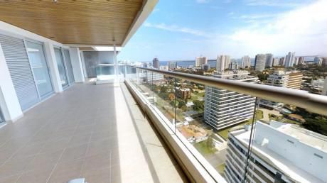 Apartamento De 2 Dormitorios En Icon Brava. ¡impactante Tamaño Y Vista!