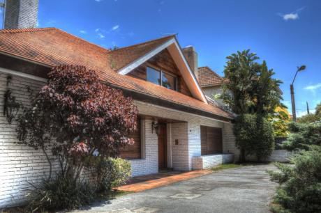 Importante Residencia. Carrasco