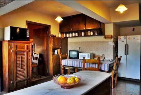 Chalet Zona Latu, Carrasco Sur, Amplia, Zonas Verdes, 4 Dormitorios