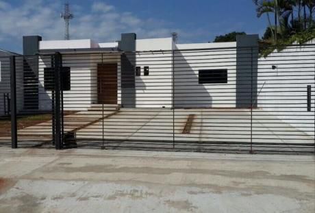 Alquilo Hermosa Casa Minimalista