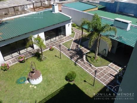 Apartamento En Edificio Frente A La Rambla, Cochera Y Portería Con Bajos Gastos Comunes