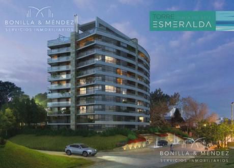 Torre Esmeralda, Unidad Central Al Frente, 2 Dormitorios, 2 Baños, Garage En Sub Suelo