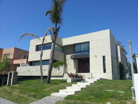 House - San Nicolás