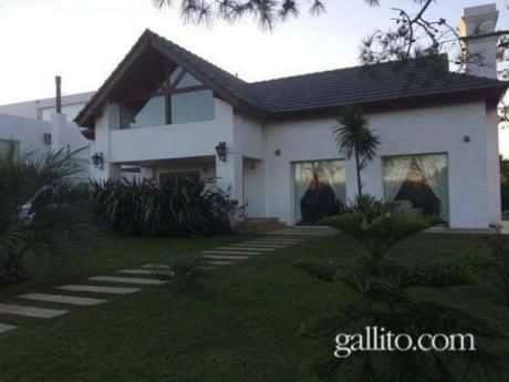Hermosa Casa En Punta Pinares