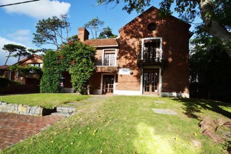 Casa A 300 Metros Del Mar - Pinares