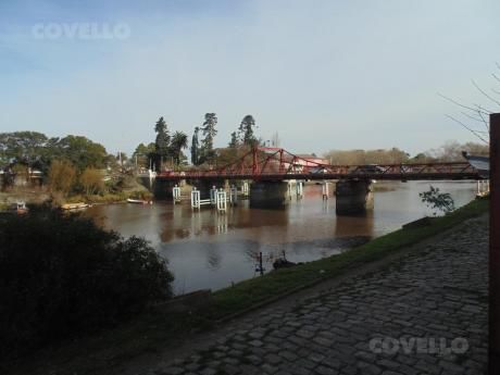Casa, Sobre Río, Vista única, Céntrica