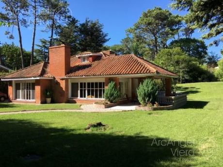 Casa Con Piscina En Alquiler - Venta En Cantegril