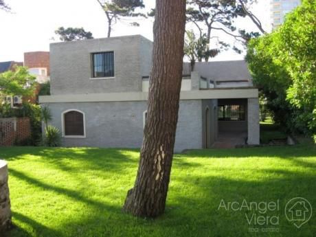 Casa En Alquiler Anual En Punta Del Este- En Venta A Una Cuadra Del Mar En Punta Del Este - Playa Mansa