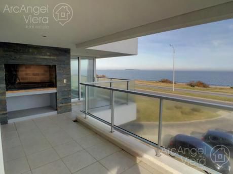 Departamento Amplio Frente Al Mar Playa Mansa - Punta Del Este