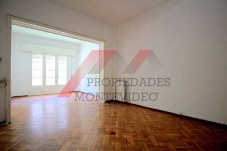 Apartamento 3 Dormitorios En Alquiler - Pocitos