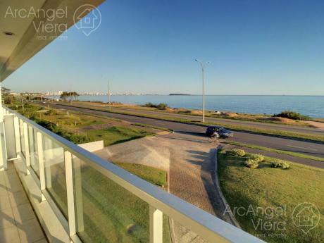 Apartamento En Alquiler Frente Al Mar Playa Mansa - Punta Del Este