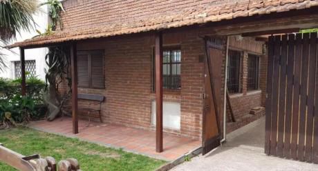Casa - Buceo. Con Apartamento Y Garaje.