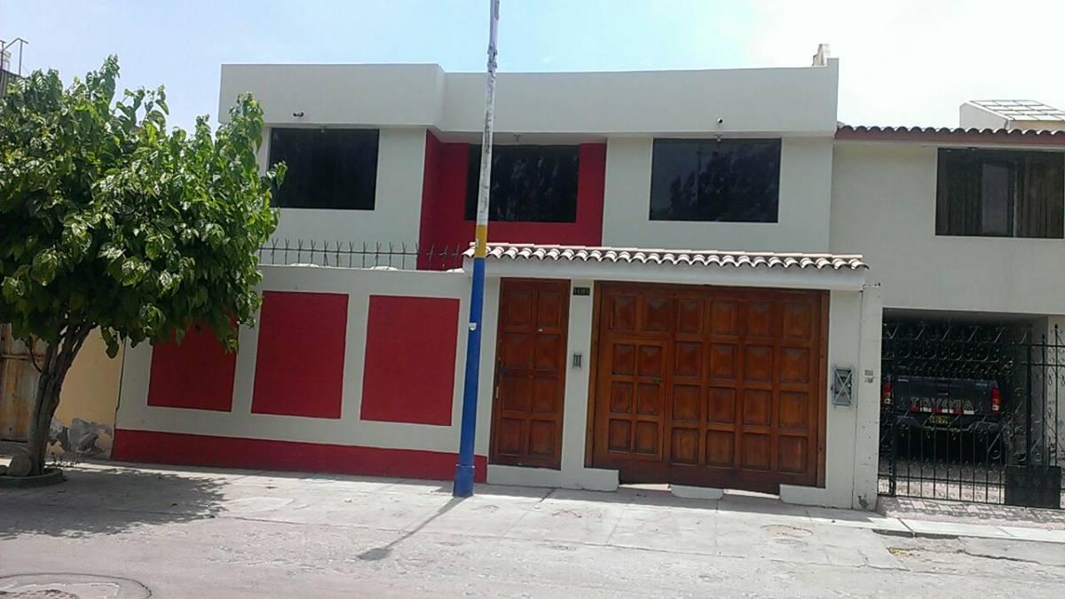 Casa en venta en José Luis Bustamante y Rivero