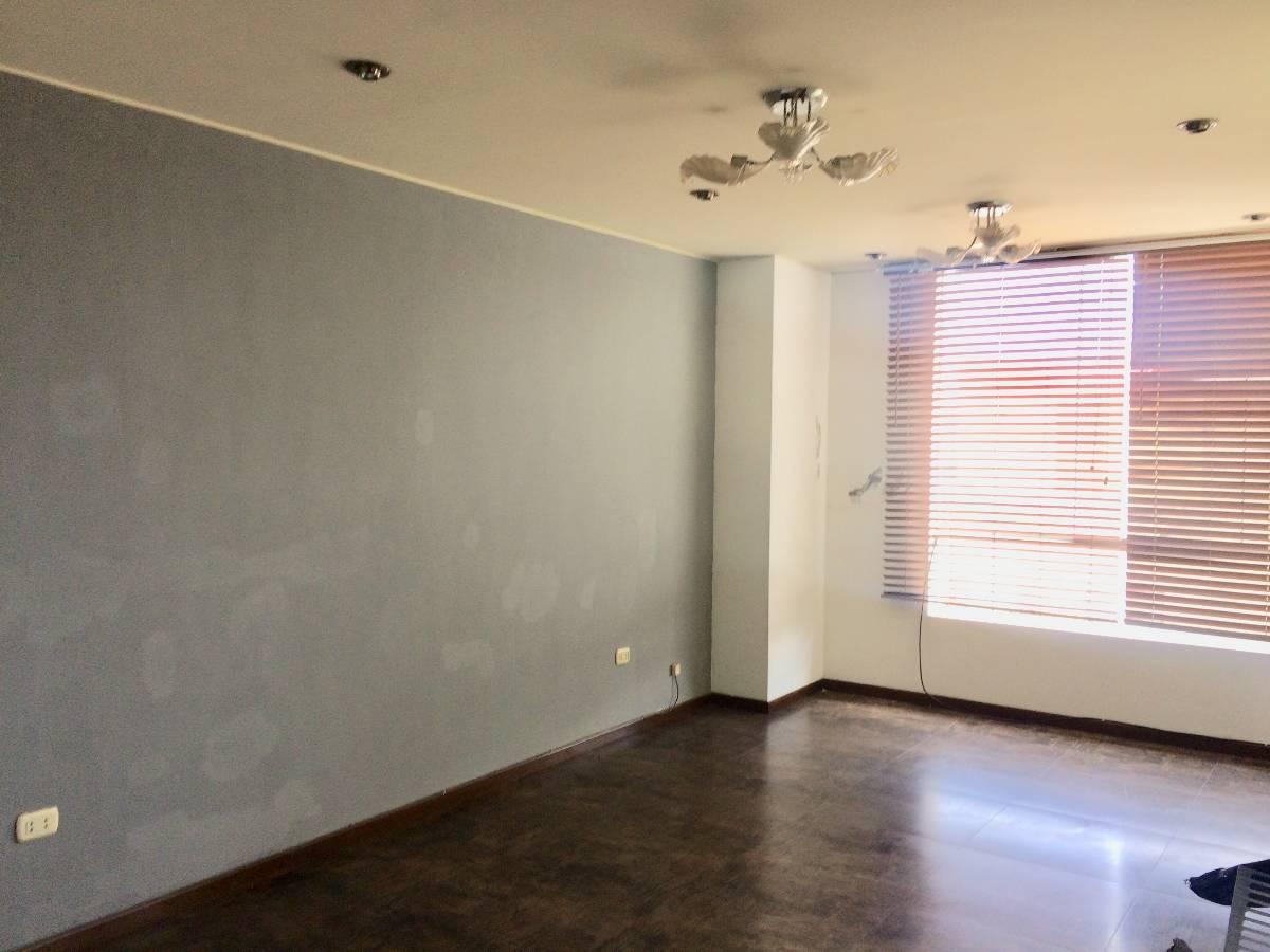 Departamento en venta en José Luis Bustamante y Rivero