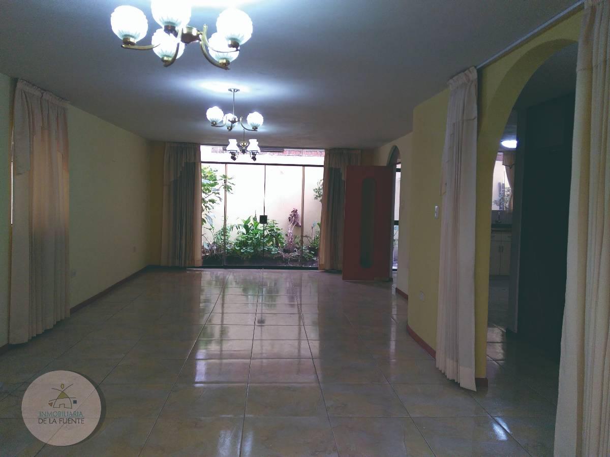 Casa en venta en José Luis Bustamante y Rivero