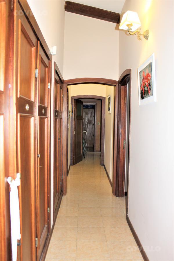 Alquiler Casa en Playa Mansa, 5 dormitorios y 5 baños mas servicio, piscina y parrillero! · Foto 10