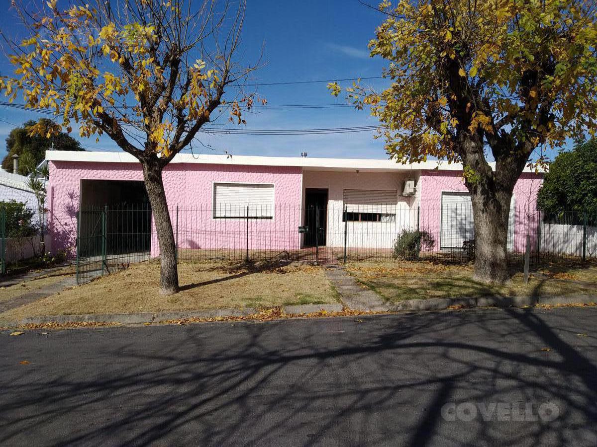 Casa en venta, muy buena ubicación, Colonia del Sacramento.