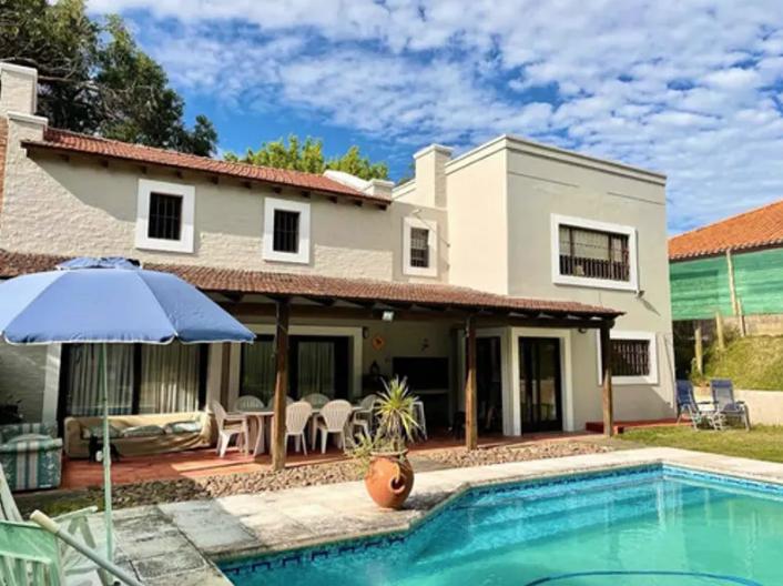 Casa - Punta del Este. 4 dormitorios y piscina · Foto 2