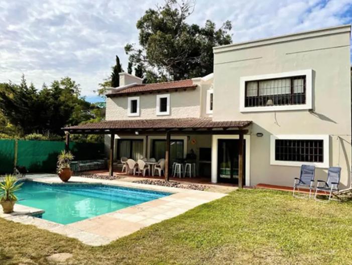 Casa - Punta del Este. 4 dormitorios y piscina · Foto 3