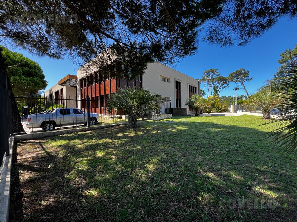 Alquiler de oficinas a estrenar en Avenida Córdoba, garage, estacionamiento cortesía y seguridad · Foto 3