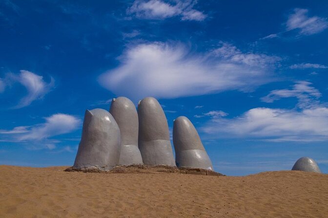 “Los dedos” de Punta del Este.