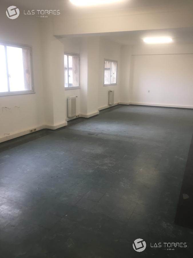 Oportunidad! 87m para oficina o vivienda.