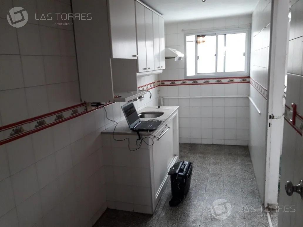 Oportunidad! Piso 4 al frente! Cocina definida y terraza. GC $4.000.