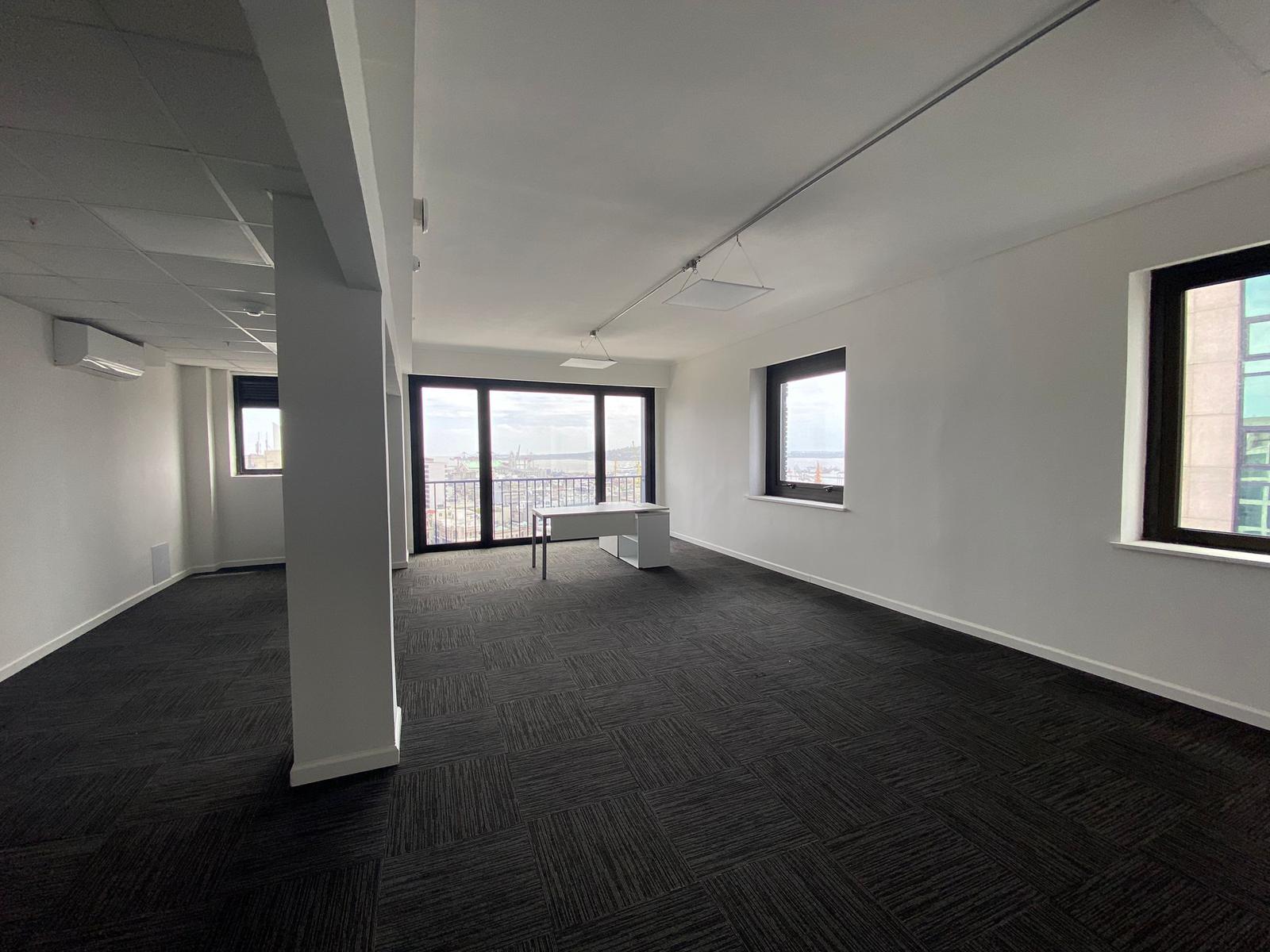 Oficina en Victoria Plaza Office Tower · Foto 10
