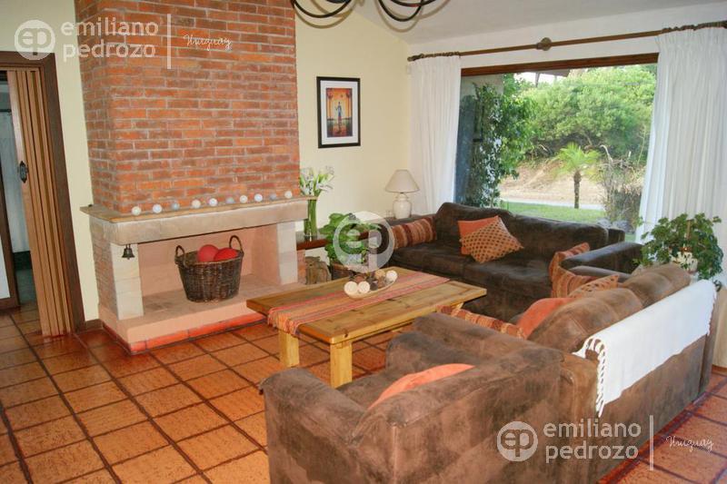 Casa en  alquiler 4 dormitorio Jardines de Córdoba