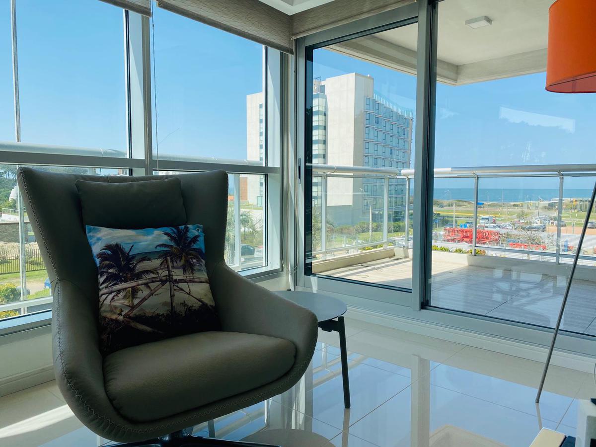 Apartamento 2 dormitorios, 2 baños, vista al mar