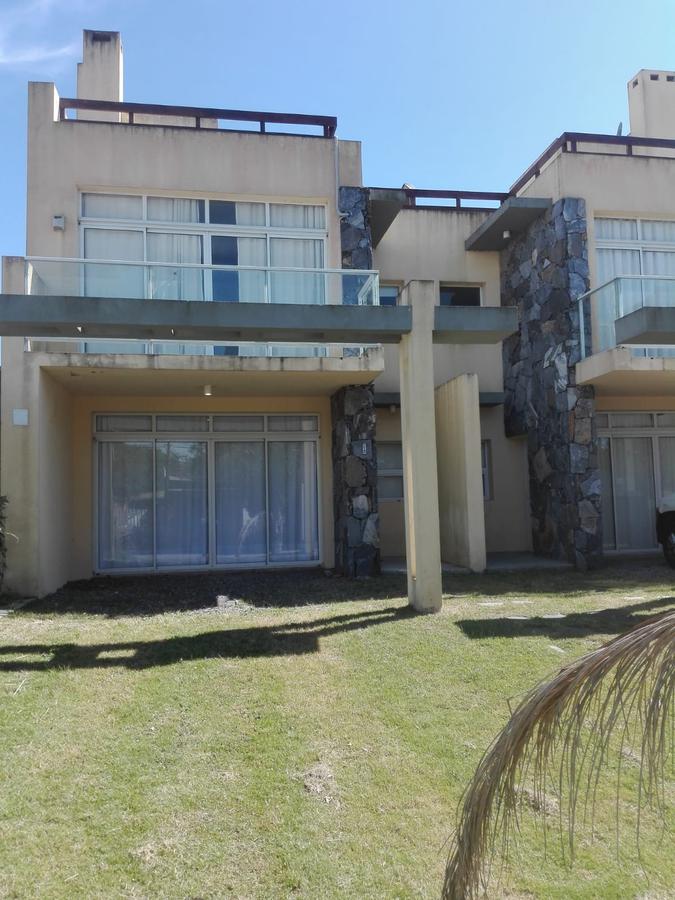 Casa, 3 dormitorios con parrillero a pasos de Bikini