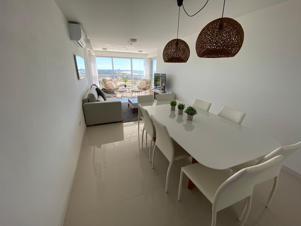 Apartamento 2 dormitorios, 2 baños, mas dependencia, con servicios
