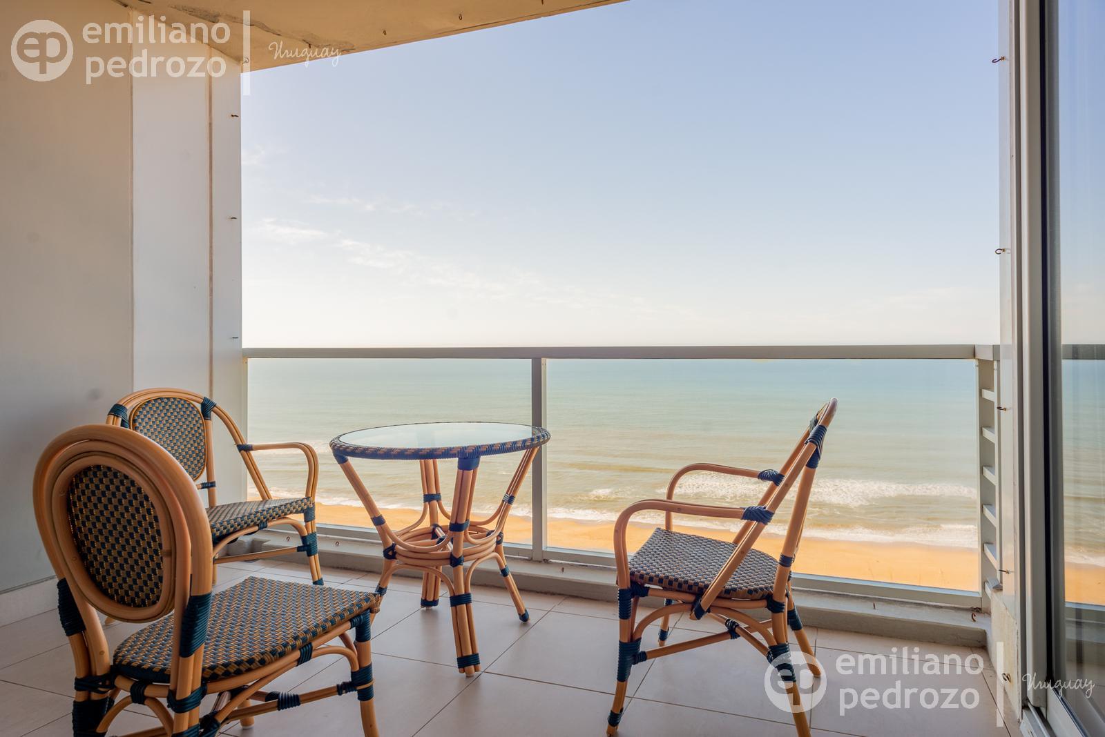 Alquiler Departamento 2 dormitorios y servicio piso alto frente al mar Le Parc Punta del Este