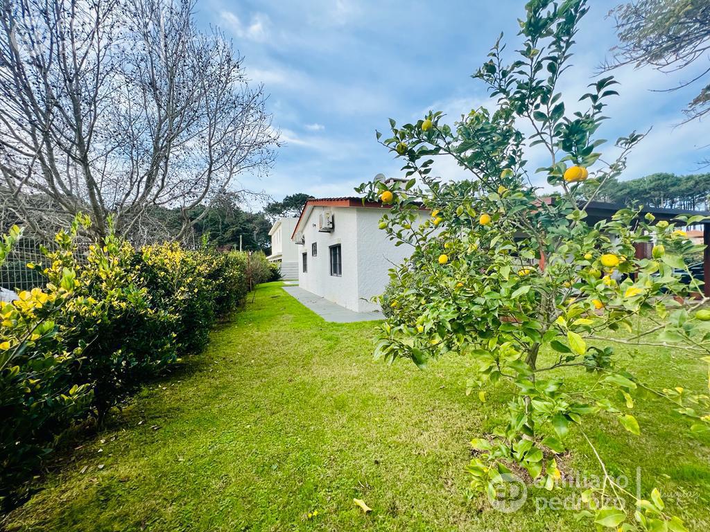 Casa en alquiler 3 dormitorios Rincón del indio Punta del Este