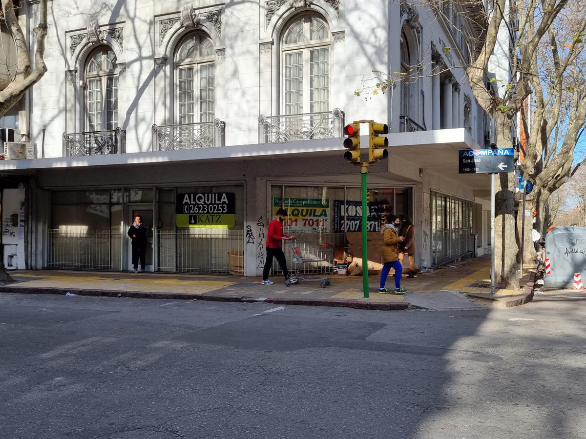 Edificio entero , Paraguay esquina San Jose, gran esquina !!