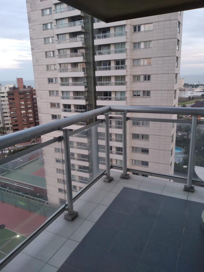 Proximo Rambla Puerto del Buceo y WTC, vista al mar, 80 m2 , terraza, gge , gimnasio, barbacoa !!