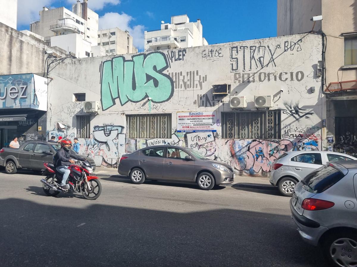 Colonia y Vazquez, edificio entero , 2465 m2 , 6 pisos , ascensores !! · Foto 2